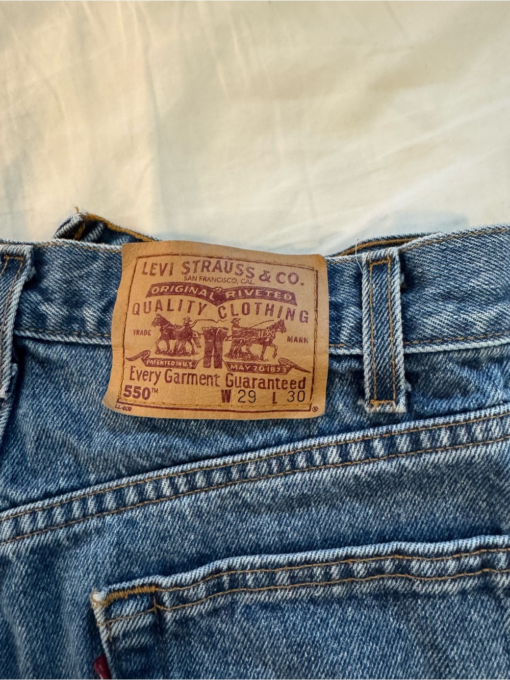 Levi's 550 Relaxed Fit Jeans - Light Blue Denim